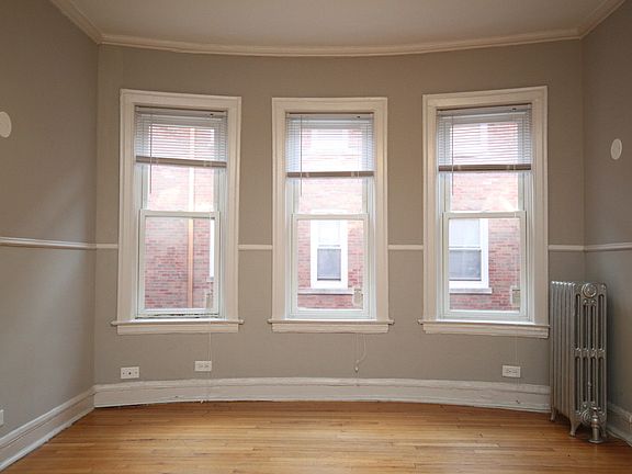2nd image of 1261 W Argyle St APT 206