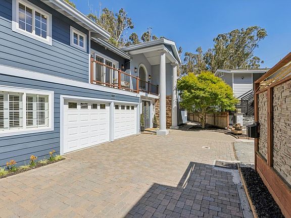 3rd image of 3169 Moreland Dr