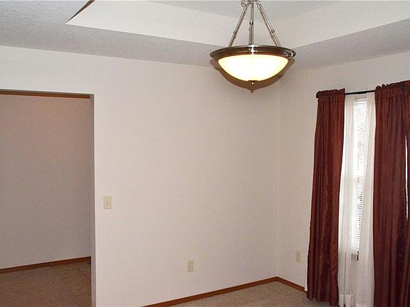 4th image of 27 Mansfield Dr