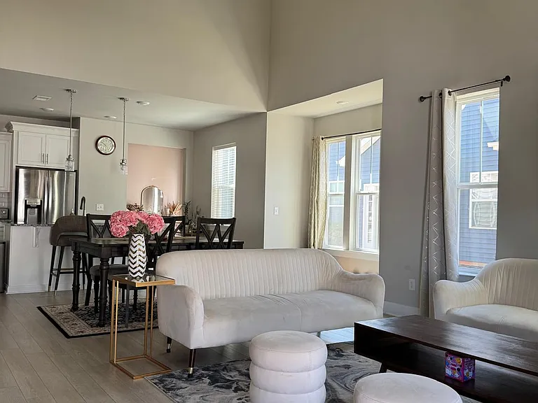 104 Greensdale Ln — Photo 4