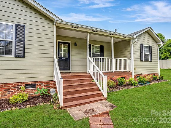 2nd image of 3125 Leonard Dr
