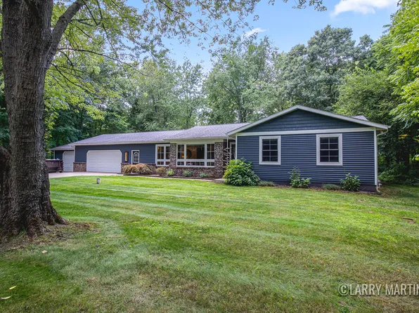 2864 Fairway Dr, Dorr, MI 49323