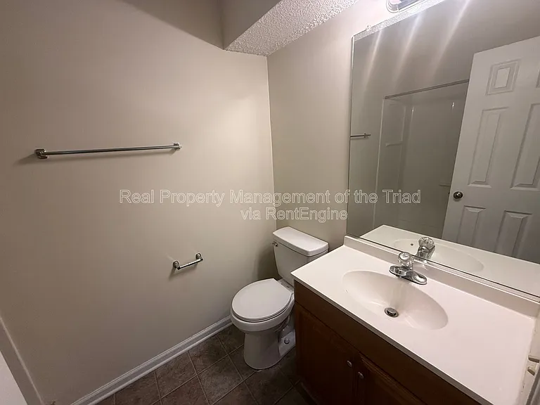 5930 W Friendly Ave #H — Photo 12