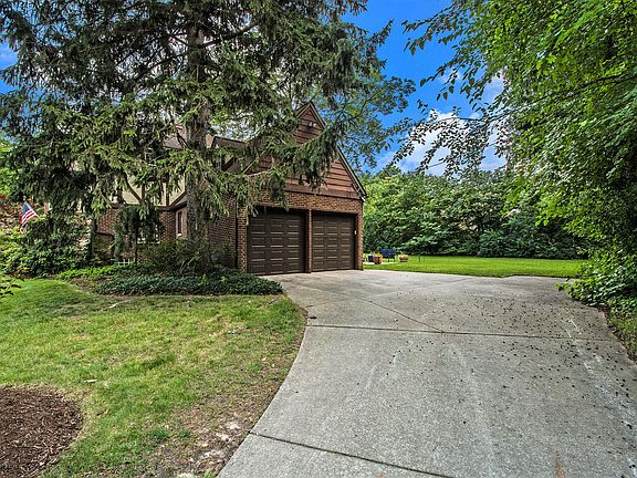 3rd image of 320 Boltwood Dr NE