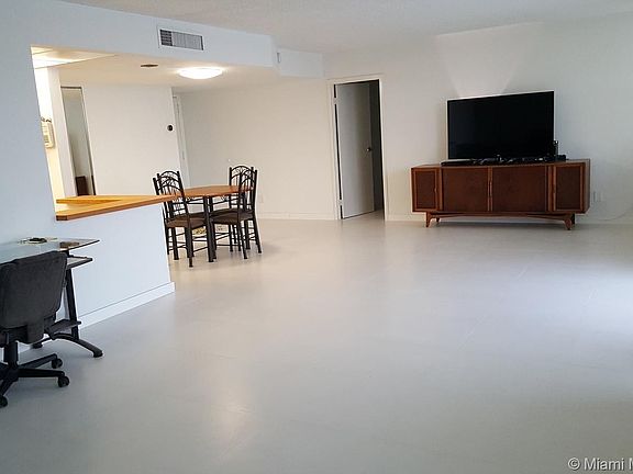 4th image of 16558 NE 26th Ave APT 6C