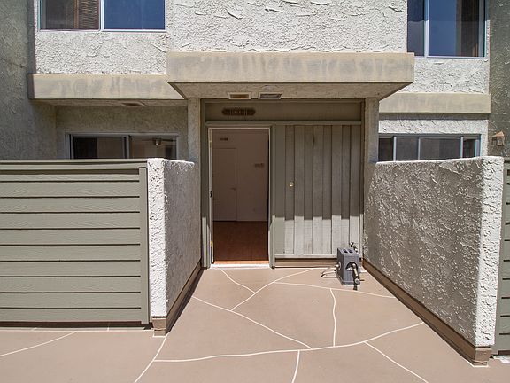 2nd image of 11818 Moorpark St Unit H