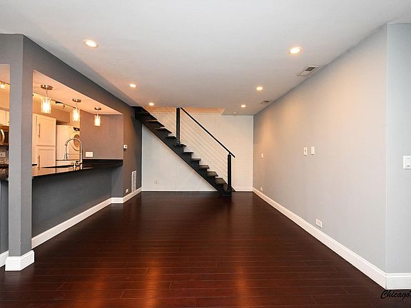 3rd image of 1548 Quaker Ln #175-B