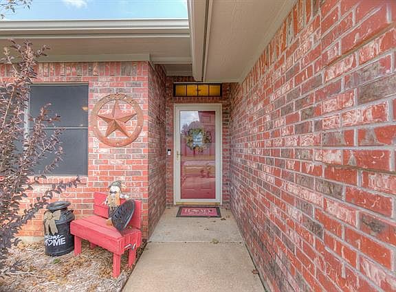 2nd image of 1411 Spanish Oak Dr