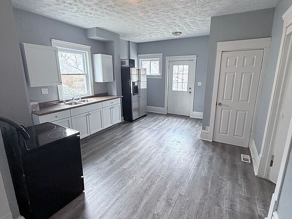 4th image of 152 N Portage Path