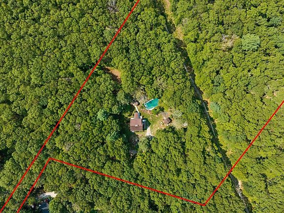 4th image of 840 Lake Rd