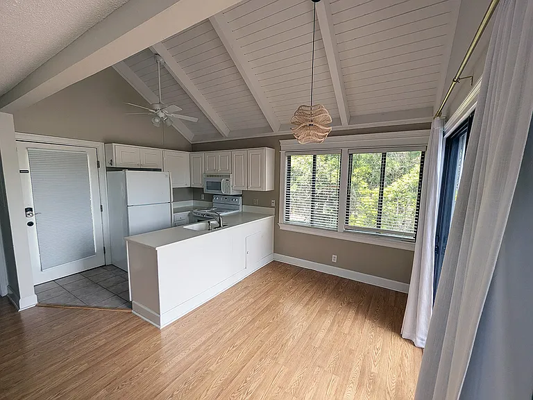 493 Cedar Walk — Photo 4
