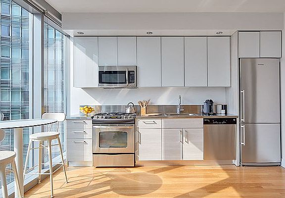 3rd image of 550 W 54th St APT 2106