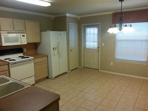 3rd image of 7917 Calgary Dr