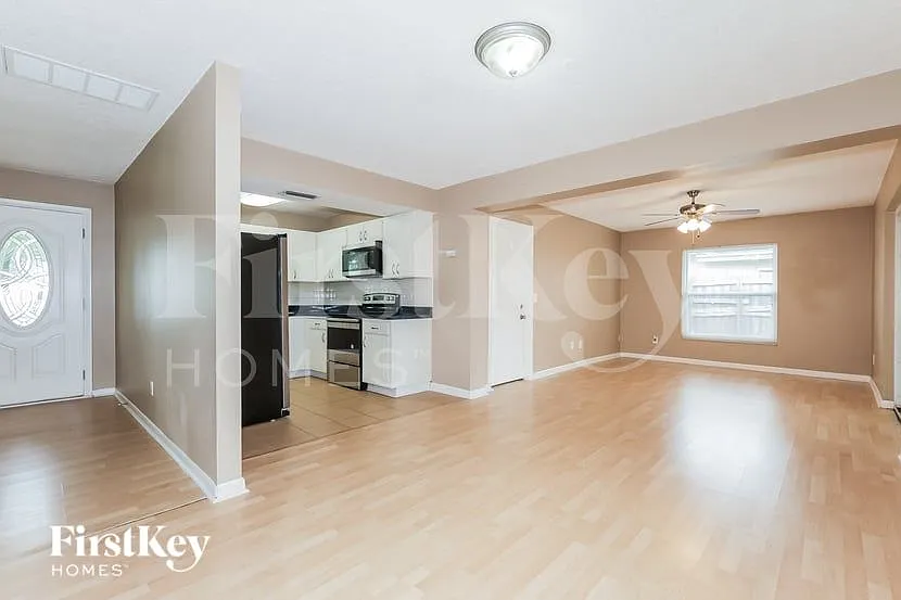 4 bed, 2.0 bath, 1595 sqft, $2,830 — Photo 4