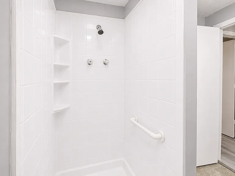 501 Franklin Blvd — Photo 16