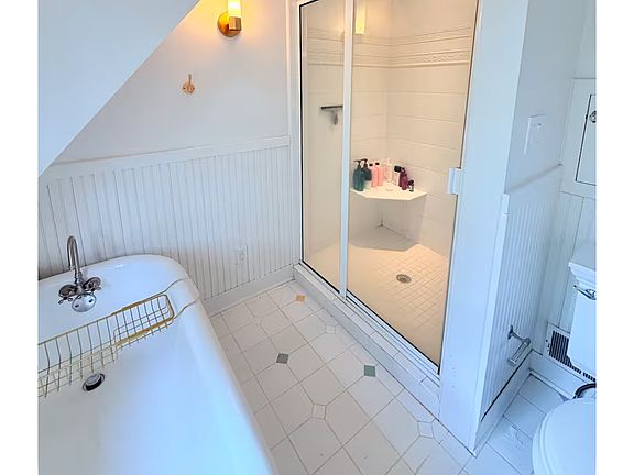 2nd image of 105 Baynton Ave NE