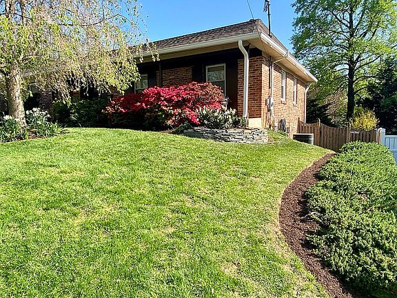 5th image of 619 Warfield Dr