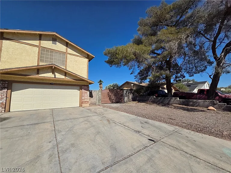1745 Mount Hood St — Photo 3
