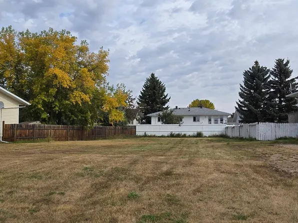 5717 44a St, Vegreville, AB T9C 1E4