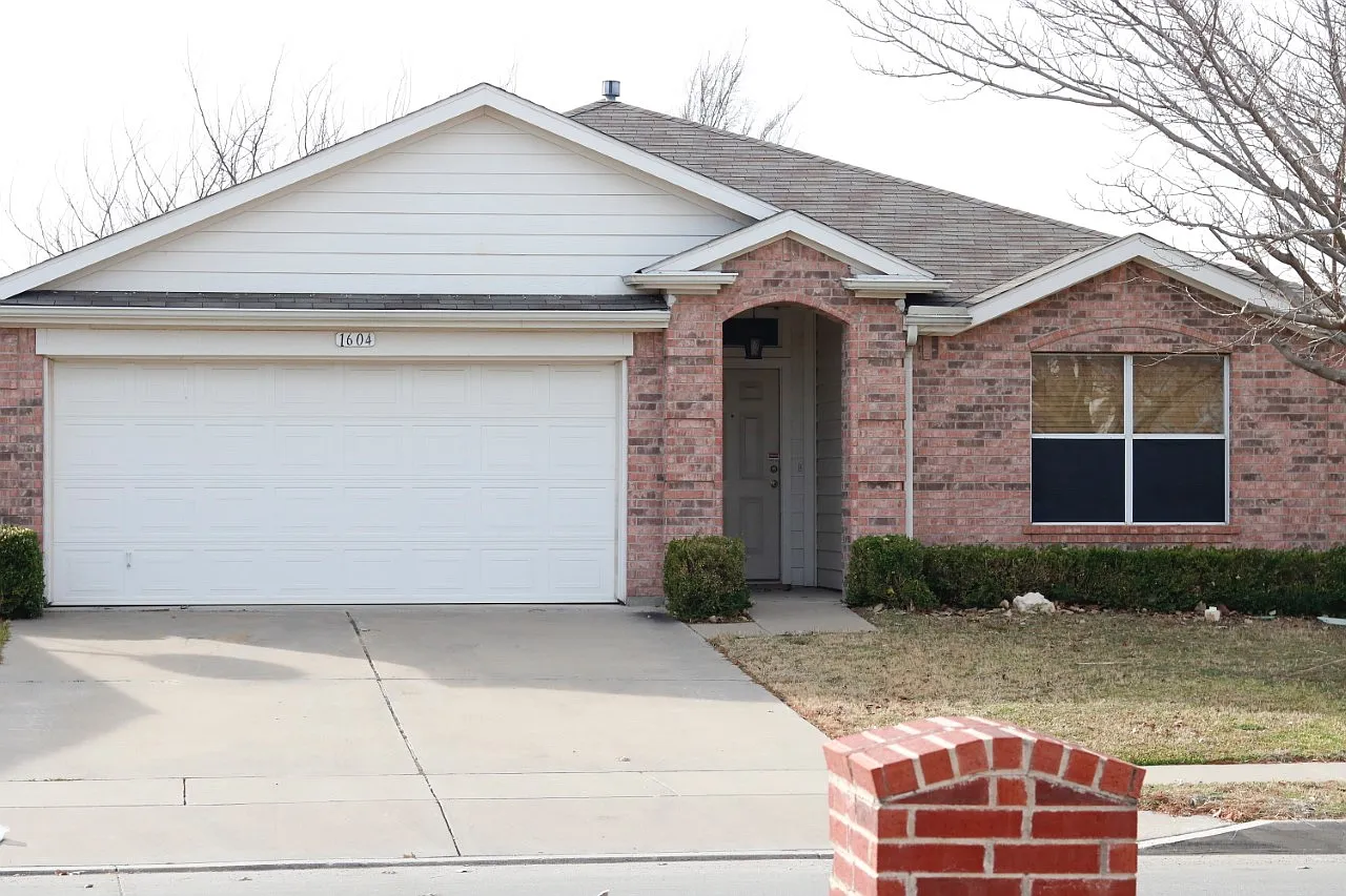 3 bed, 1784 sqft, $2,100 — Photo 1