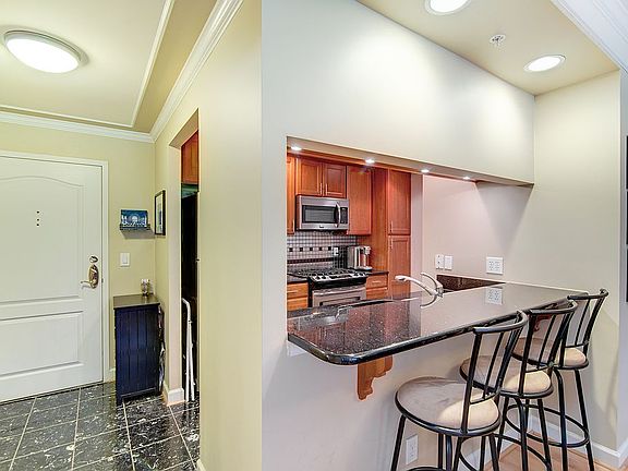 2nd image of 901 N Monroe St APT 314