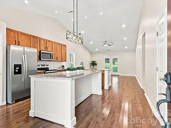 4th image of 109 Washburn Range Dr