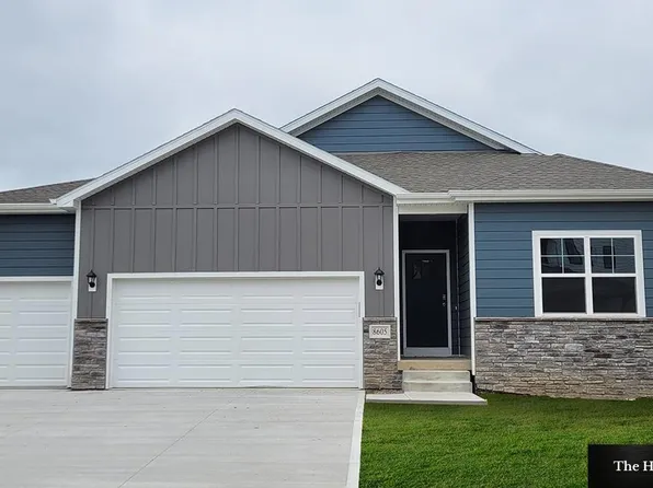 8605 Alexandra Rd, Papillion, NE 68157