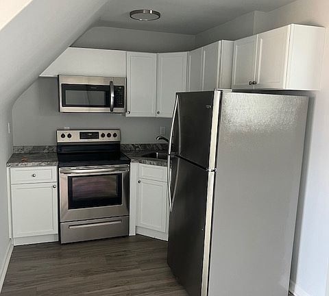 3rd image of 8 Vine St APT 301METER-15