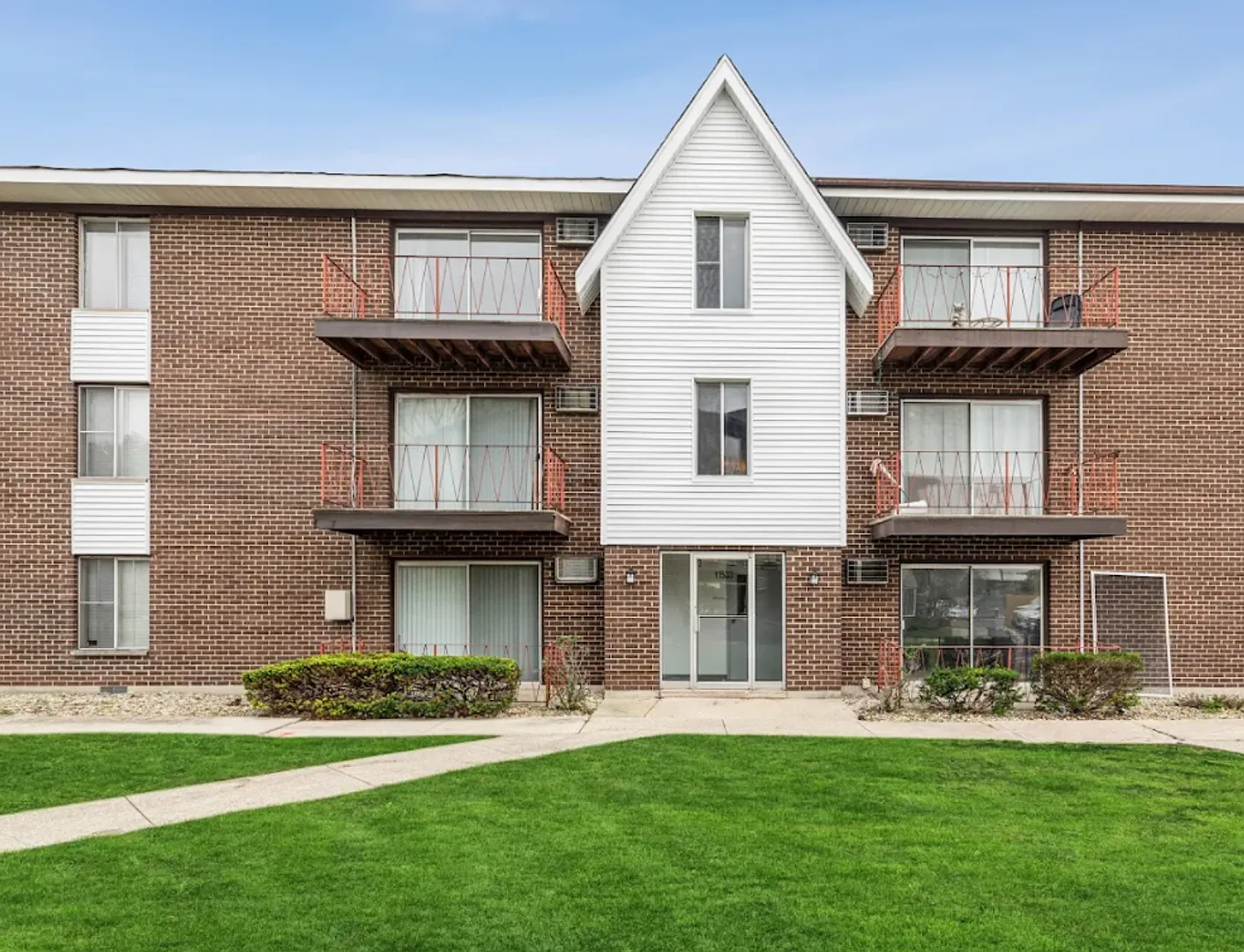 Crestline Villas Apartments — Photo 2