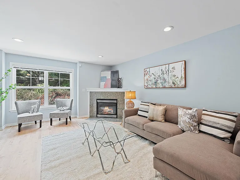 4844 Railroad Ave NE — Photo 4