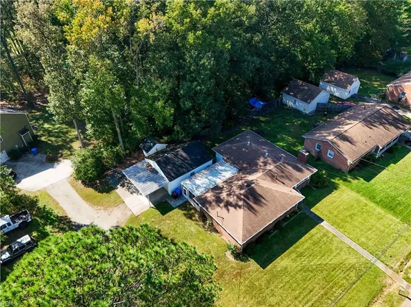 2220 Capri Cir, Chesapeake, VA 23321