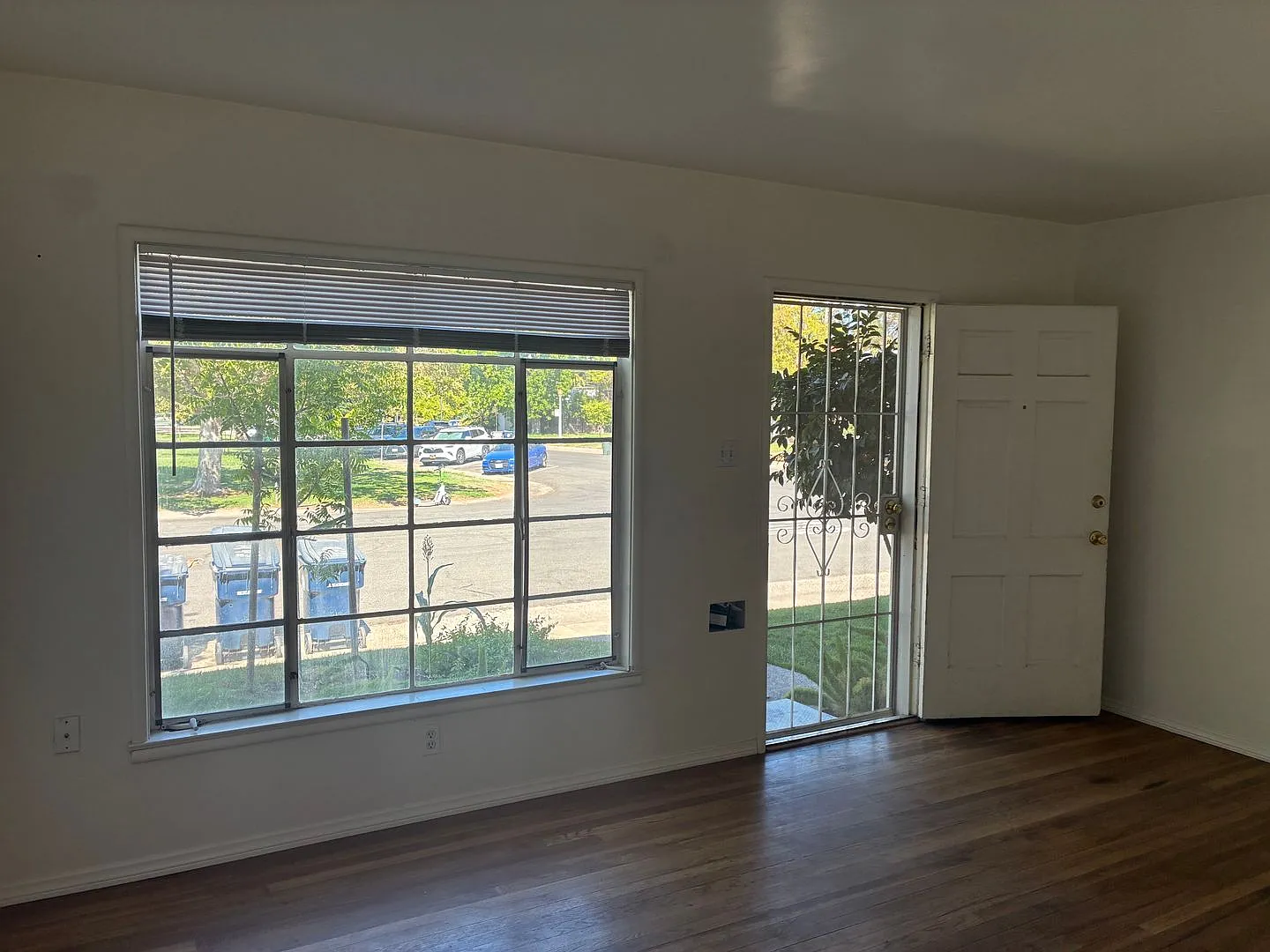 Charming Land Park 2/1 Apartment — Photo 3