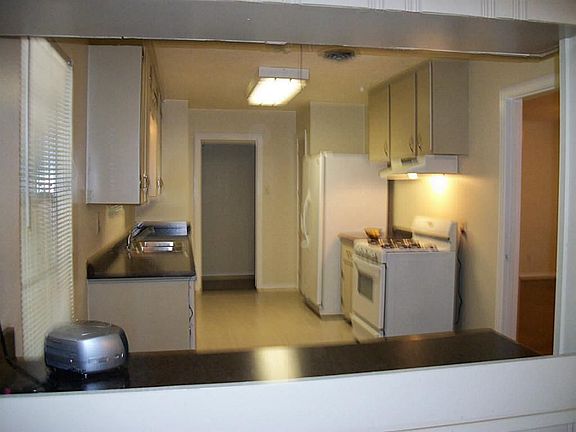 5th image of 1718 Pine Village Dr