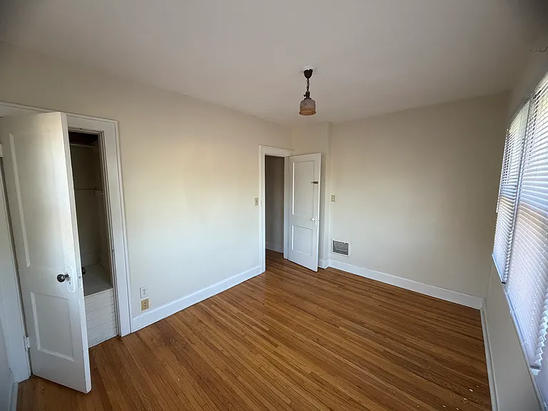 2757 Indianola Ave — Photo 17