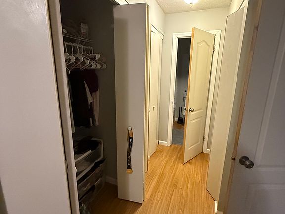 2nd image of 1407 E Carson St #2