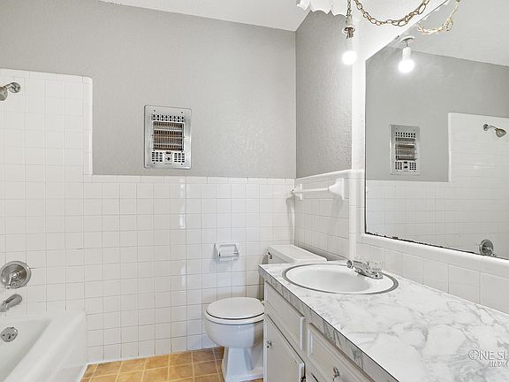 4th image of 2673 Garfield Ave