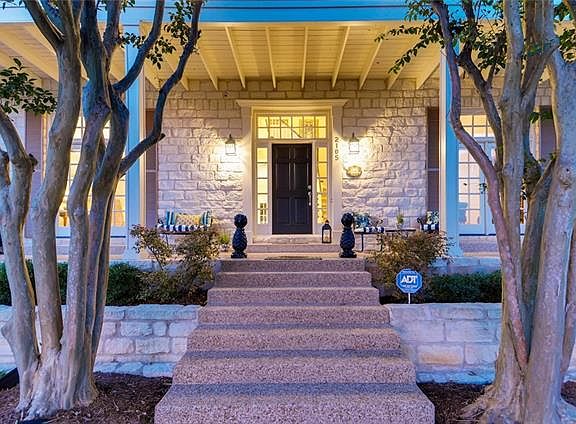 4th image of 2105 Canonero Dr