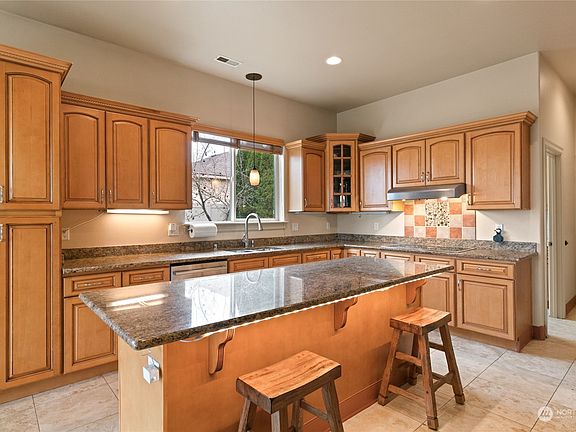 4th image of 3010 Road H NE