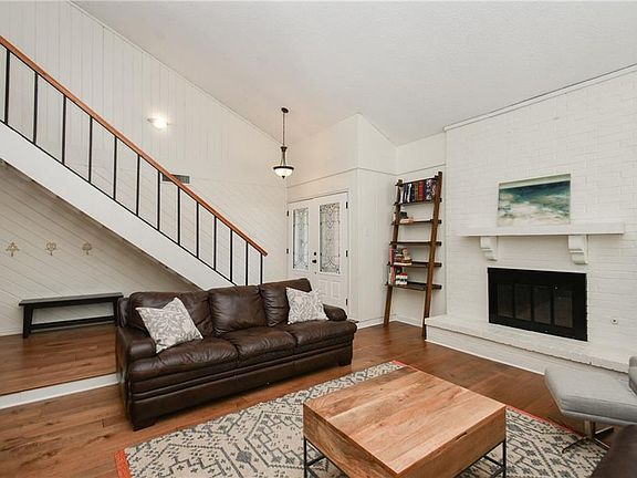 4th image of 1906 Auburn Dr