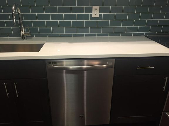 Kitchen (Up close + D/W0)