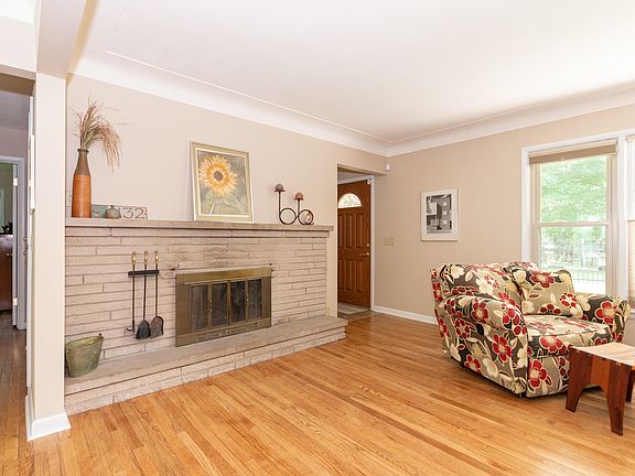 3rd image of 1132 Bronson Cir