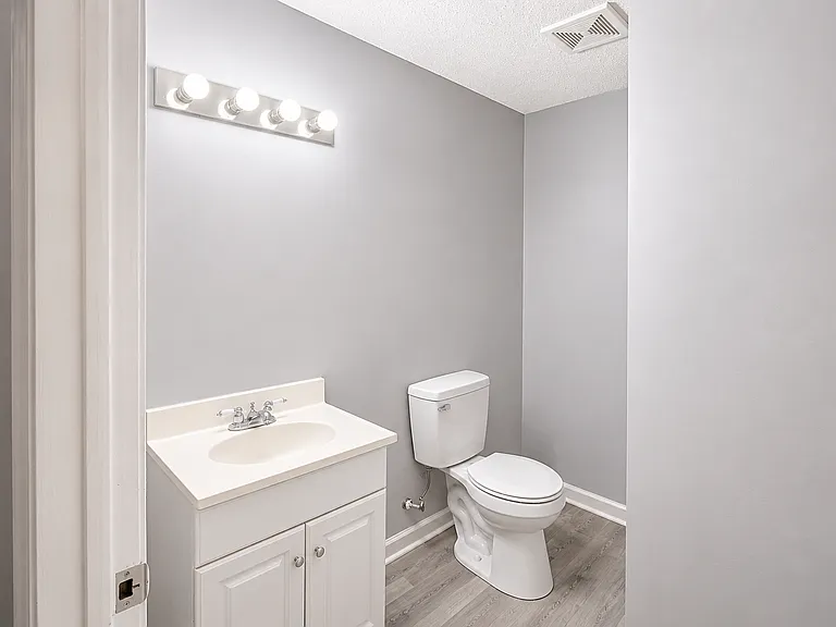 501 Franklin Blvd — Photo 15