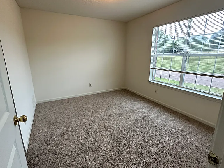 597 Rasco Rd E — Photo 9