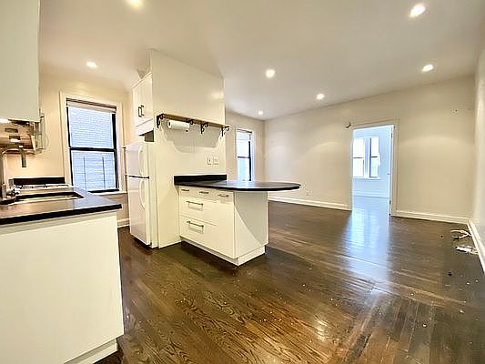 1st image of 160 Claremont Ave APT 4E