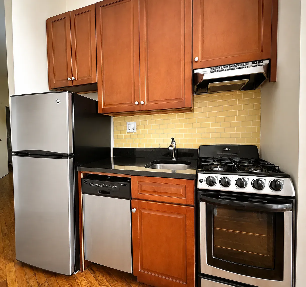 135 West 24th Street — Photo 2