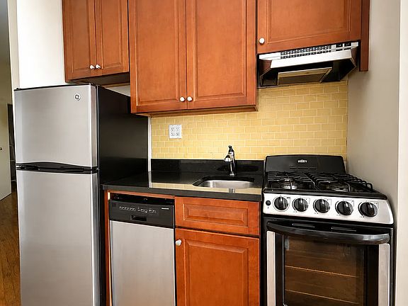 2nd image of 135 W 24th St APT 2AB