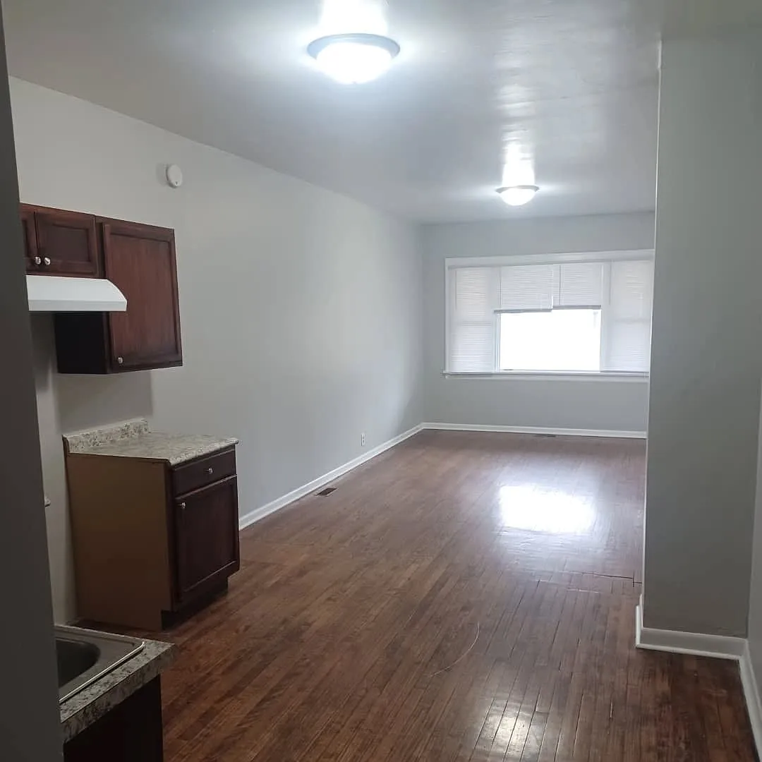 2 bed, $1,000 — Photo 2