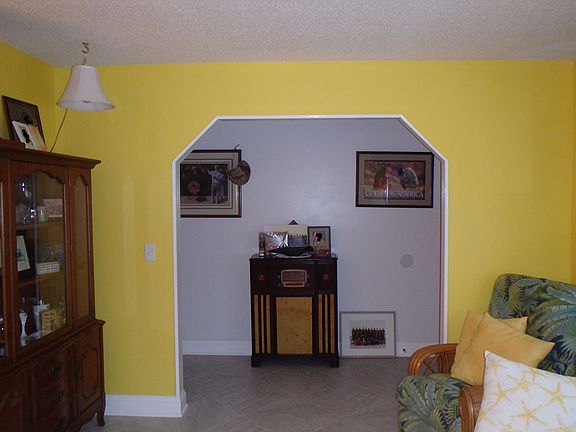 3rd image of 1755 Papaya Dr W
