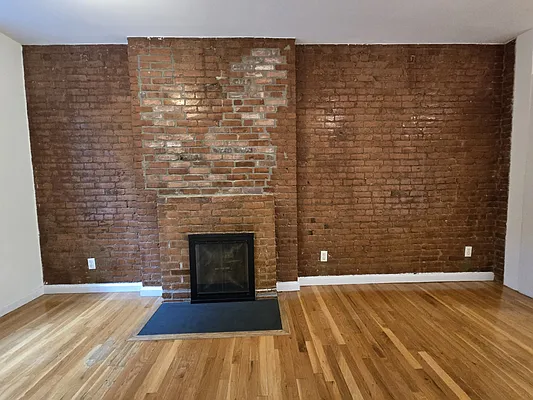 Rented by Plaza Real Estate Group | media 17