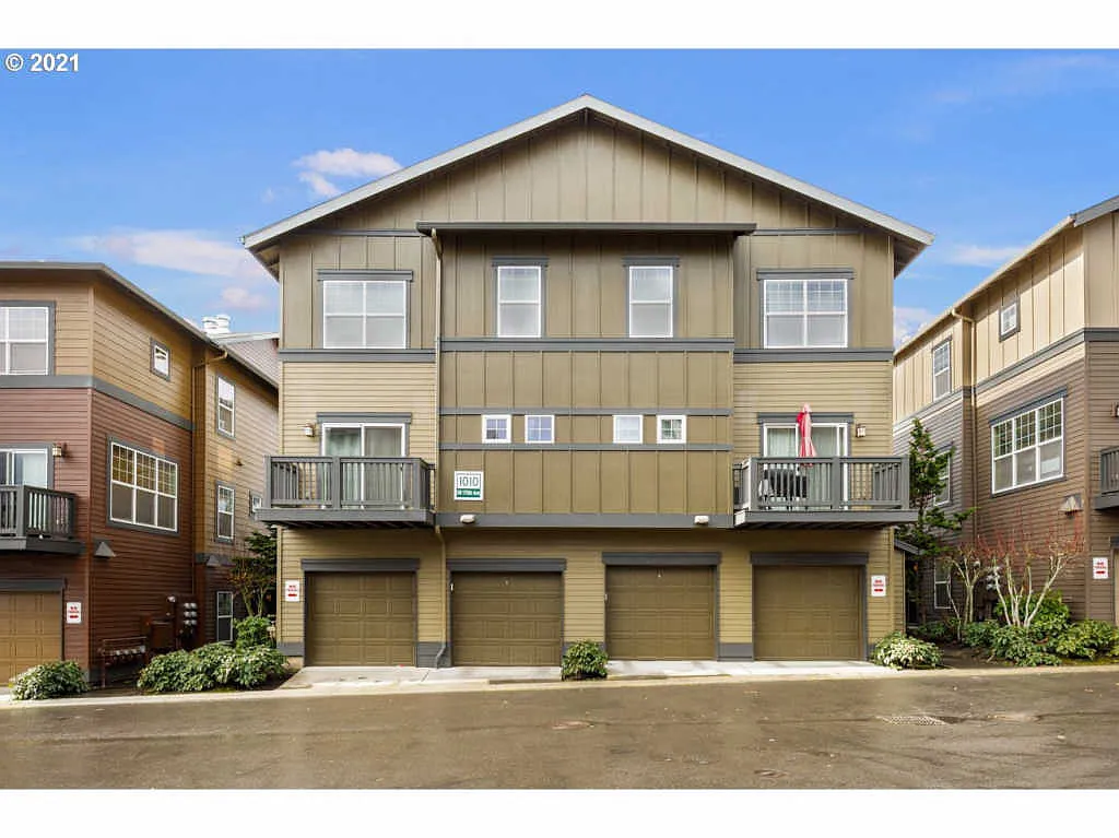 1010 SW 170th Ave Unit 203 photo 1